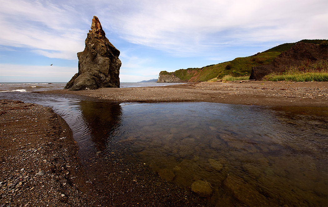 Прозрачная дорожка в море