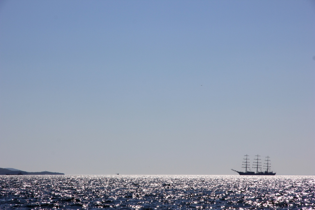 море
