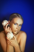 Она прилетела с Золотой планеты..