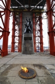 памятник прошлому под памятником будующим памятник прошлому под памятником будующим